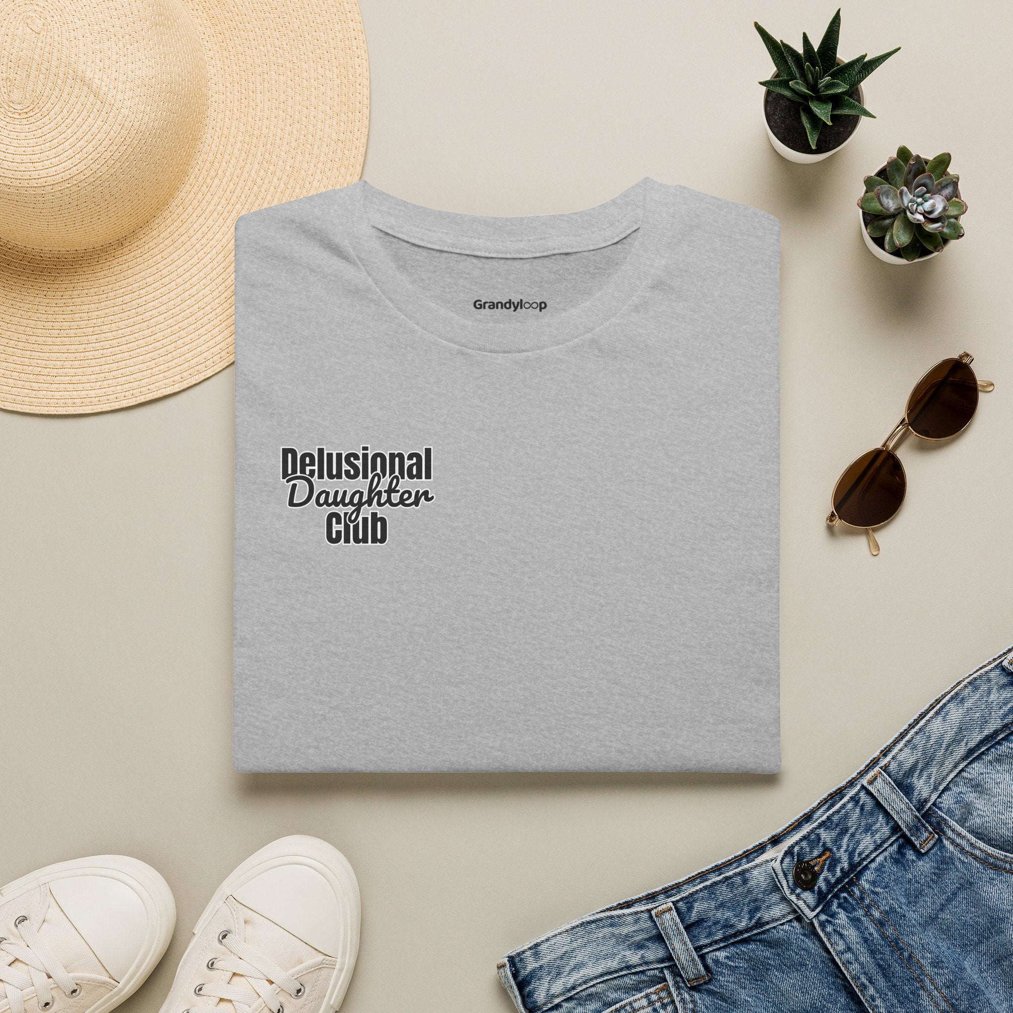 T-Shirt - Delusional Daughter Club