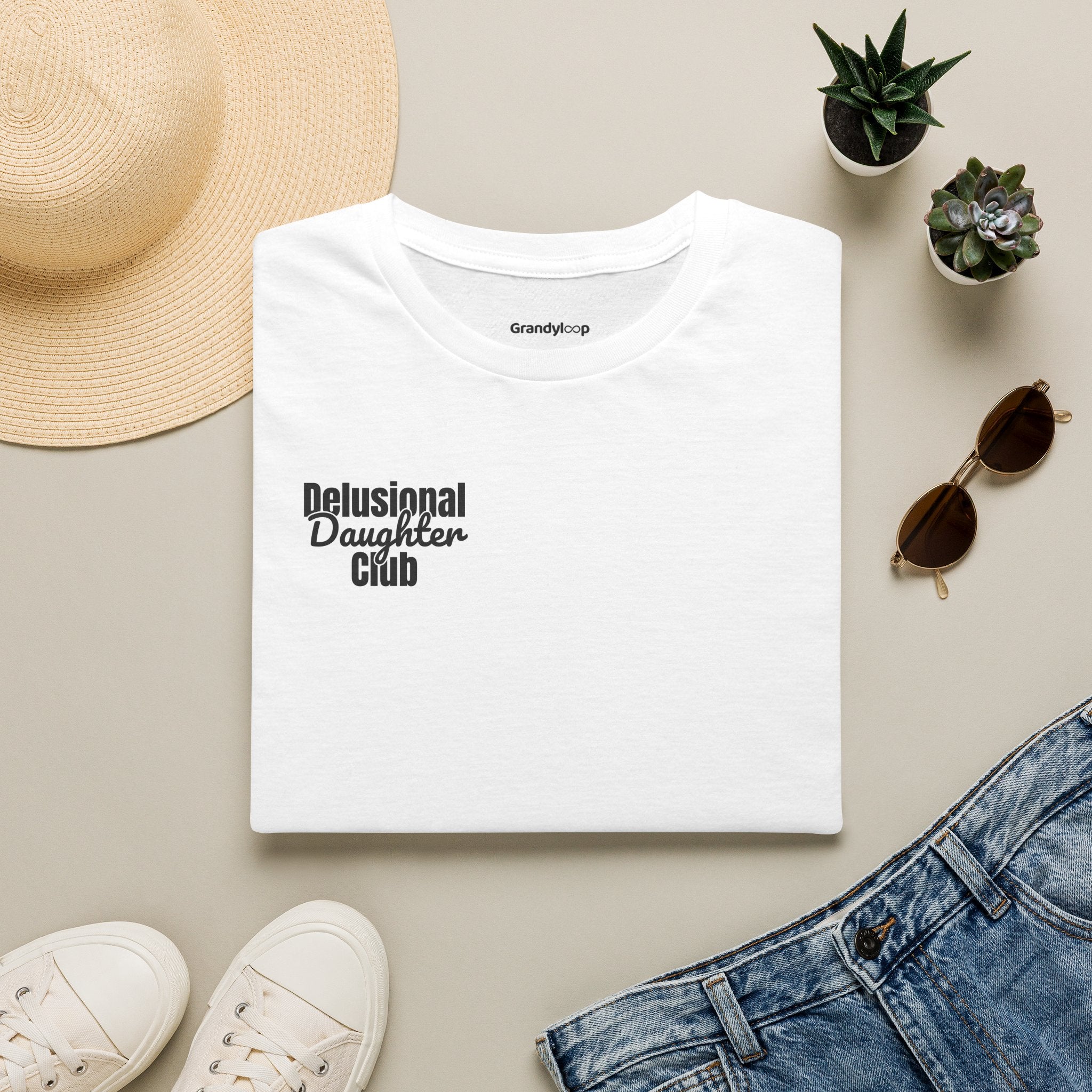 T-Shirt - Delusional Daughter Club